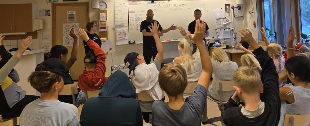 Interactive form of theatre, "What is a good friend?" About bullying